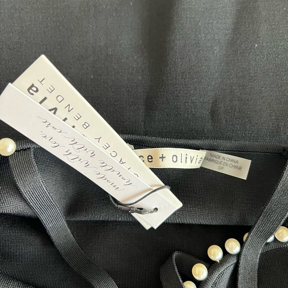 Alice + Olivia Drina Faux Pearl Cropped Rib Tank - Picture 4 of 11